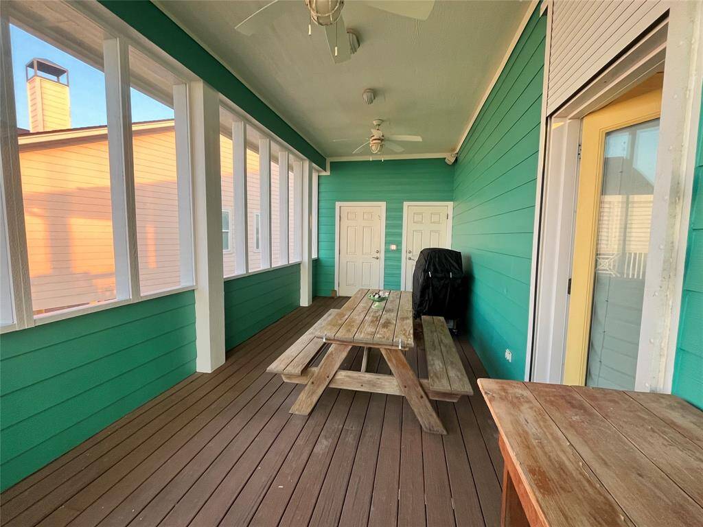 Outdoor  area / outdoor shower adjacent
