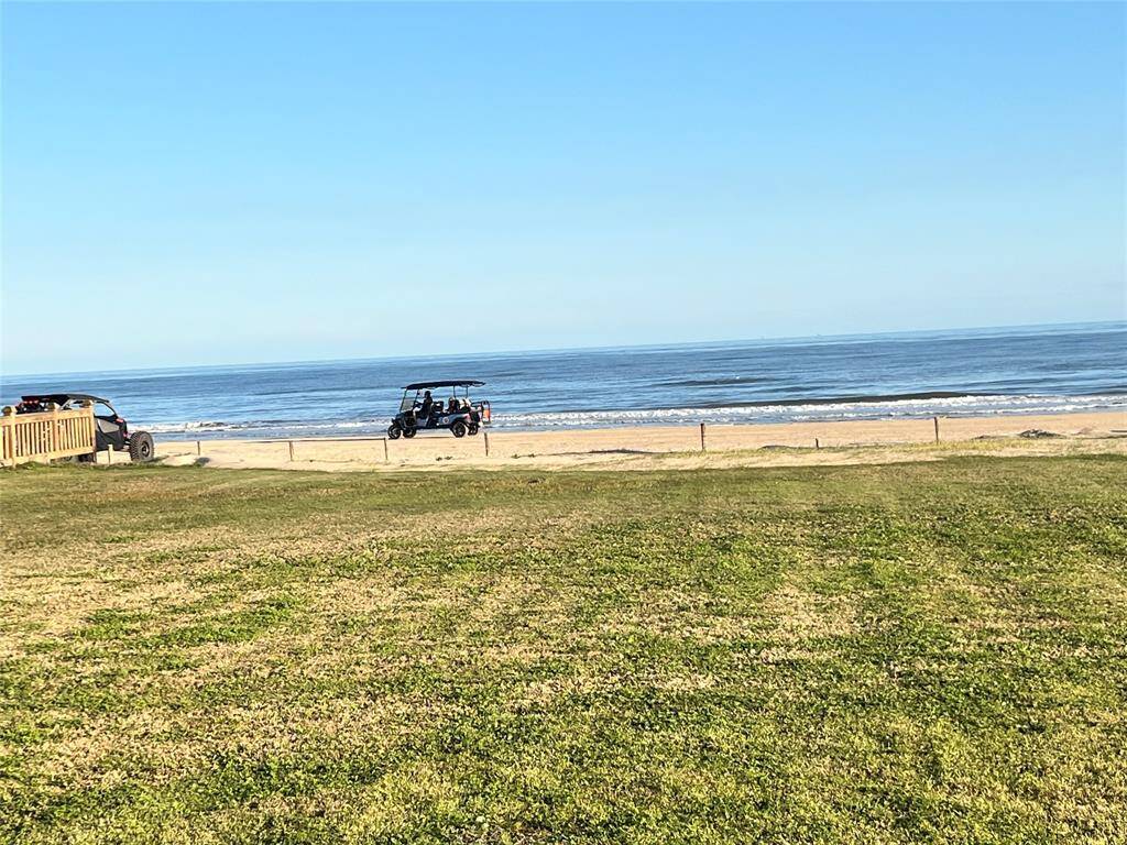 Large backyard / beach