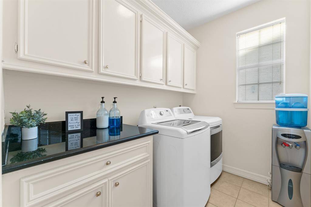Spacious laundry room