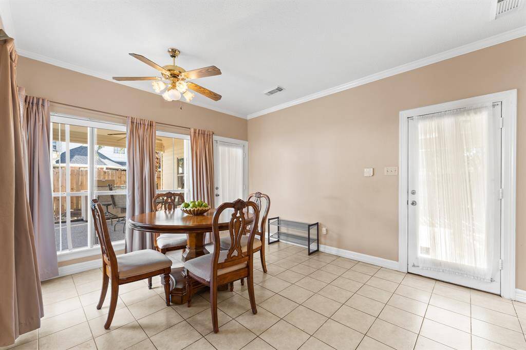 Breakfast nook with natural lighting