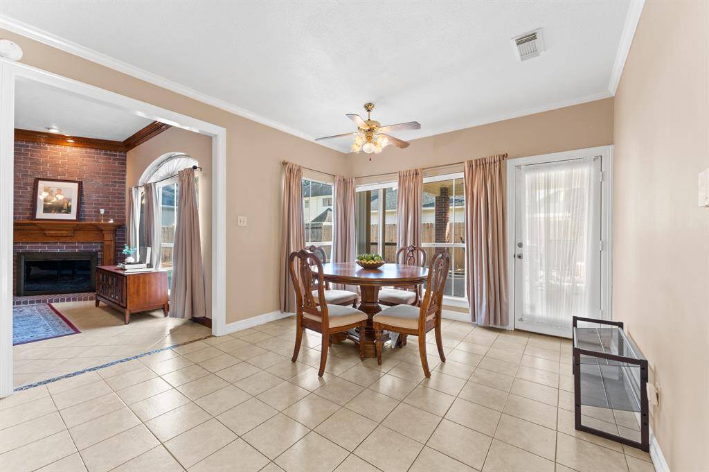 Breakfast nook with access to covered patio