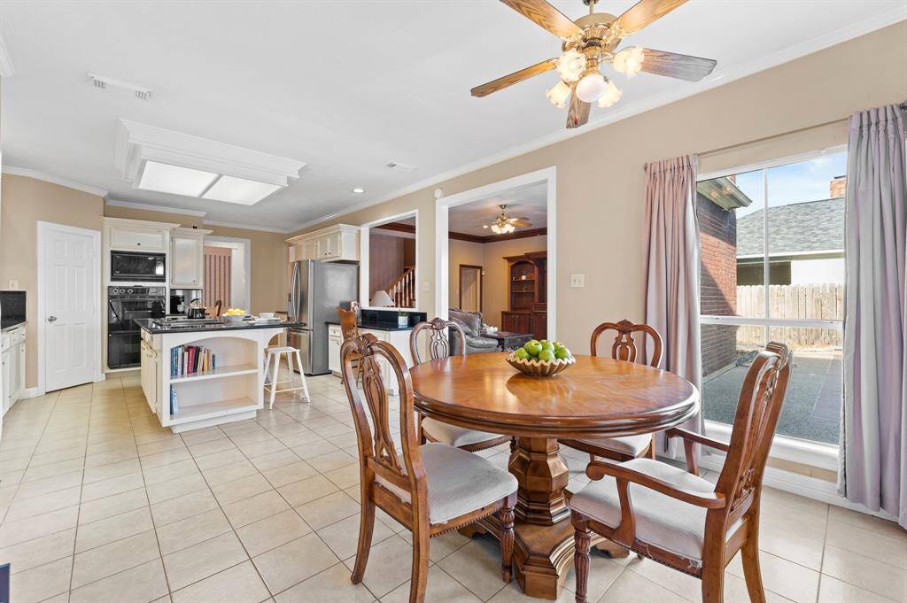 In Kitchen large breakfast nook