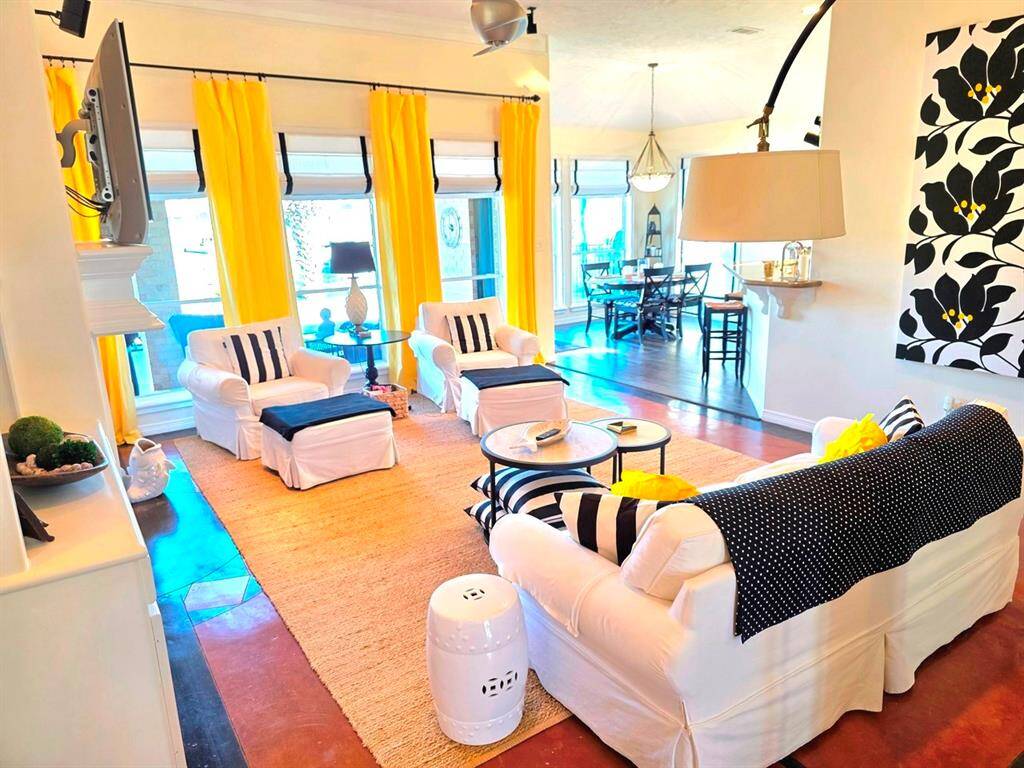 This open floor plan and the chic decor makes this home feel like a model home!