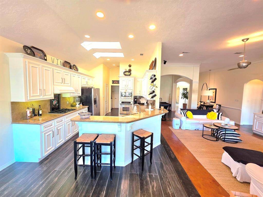 Nice spacious kitchen open onto the living area