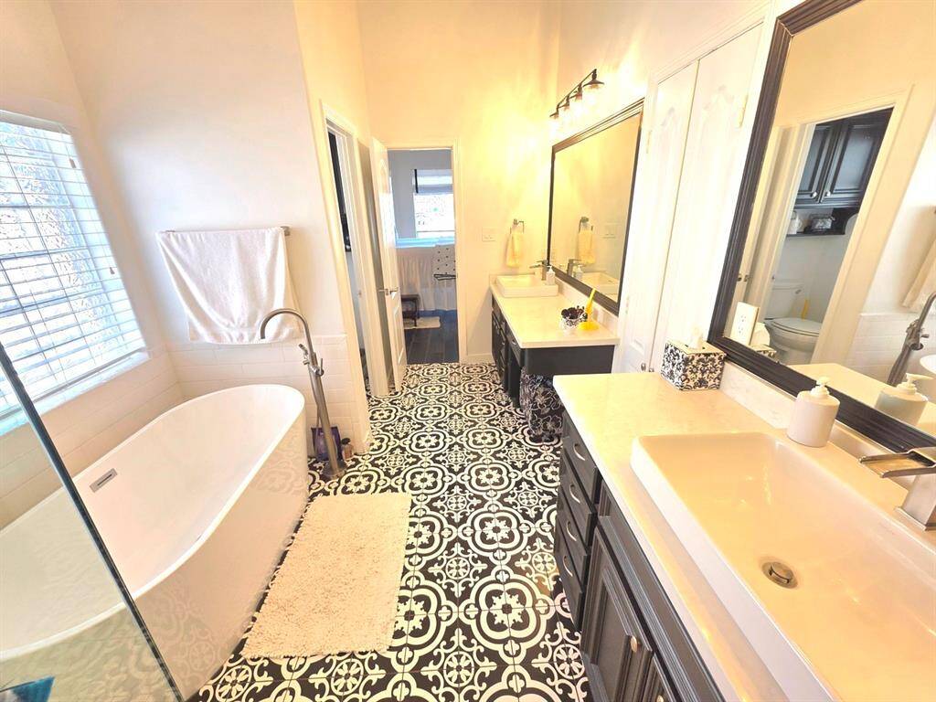 Notice the double sinks, the soaking tub, and the separate, nice sized shower