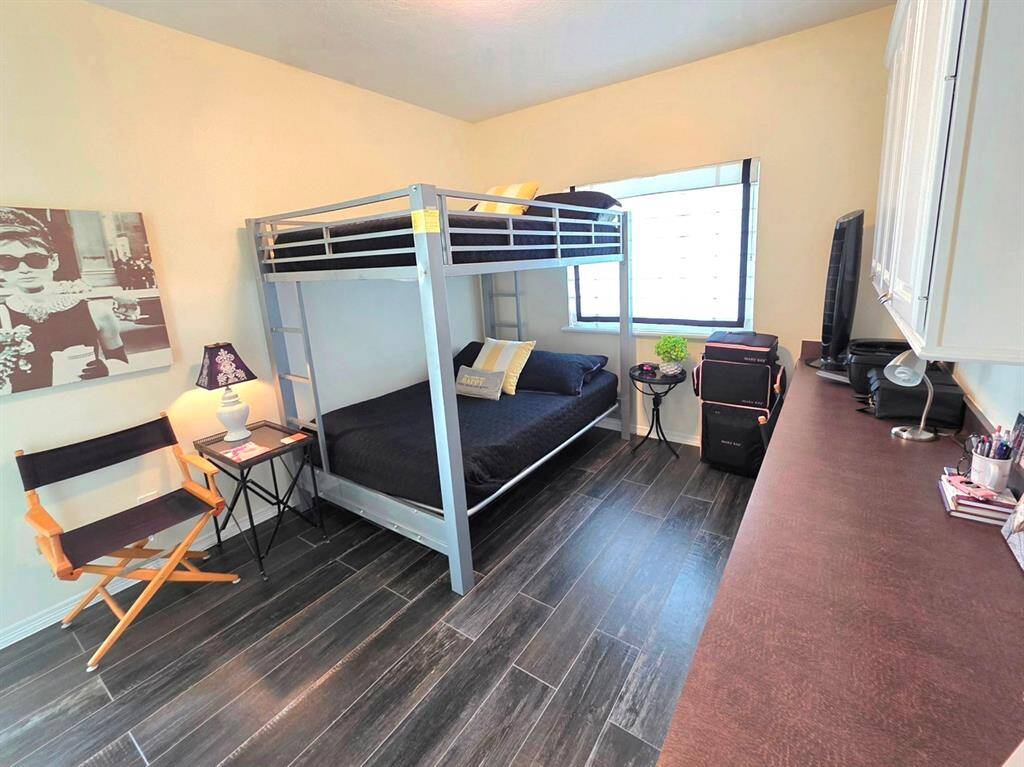 Another view of the office/guest room