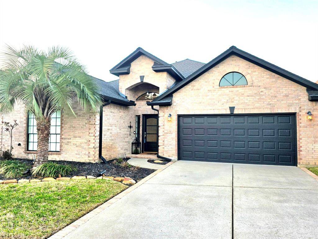 Eye catching front elevation of home