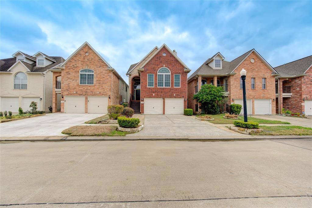 NEW CAMDEN PARK WESTCHASE JUST 1 MIN AWAY