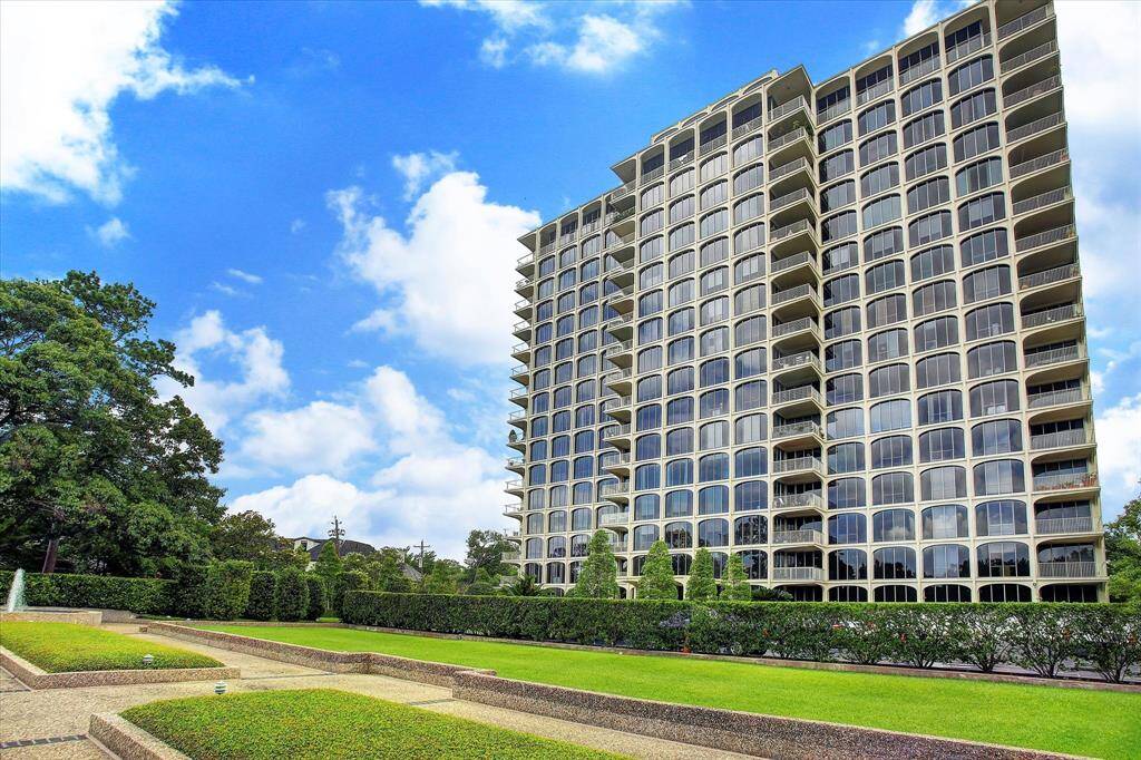 Experience classic charm and modern luxury in this beautifully appointed one-bedroom residence at Inwood Manor.