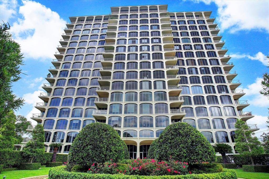Enjoy premier amenities: a heated year-round pool, dog park, two fitness centers, clubroom, 24/7 security, concierge, and guest suites.