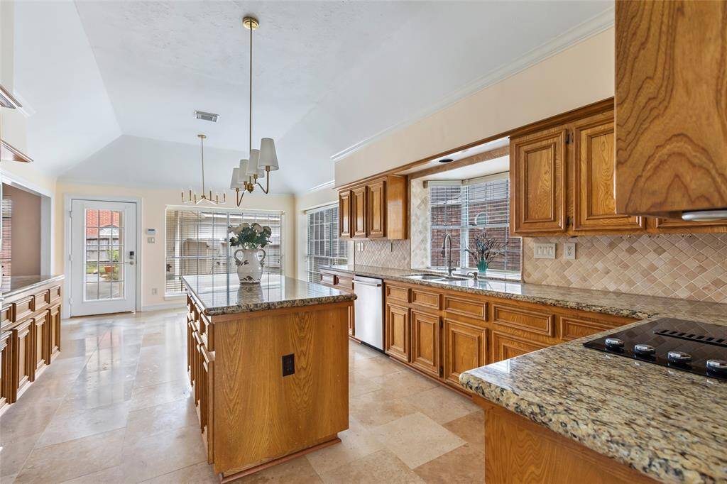 This kitchen is beautiful and has sooooo much potential with some paint!