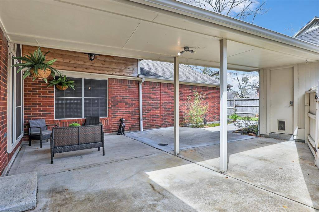 Large corner lot on a cul-de-sac street!