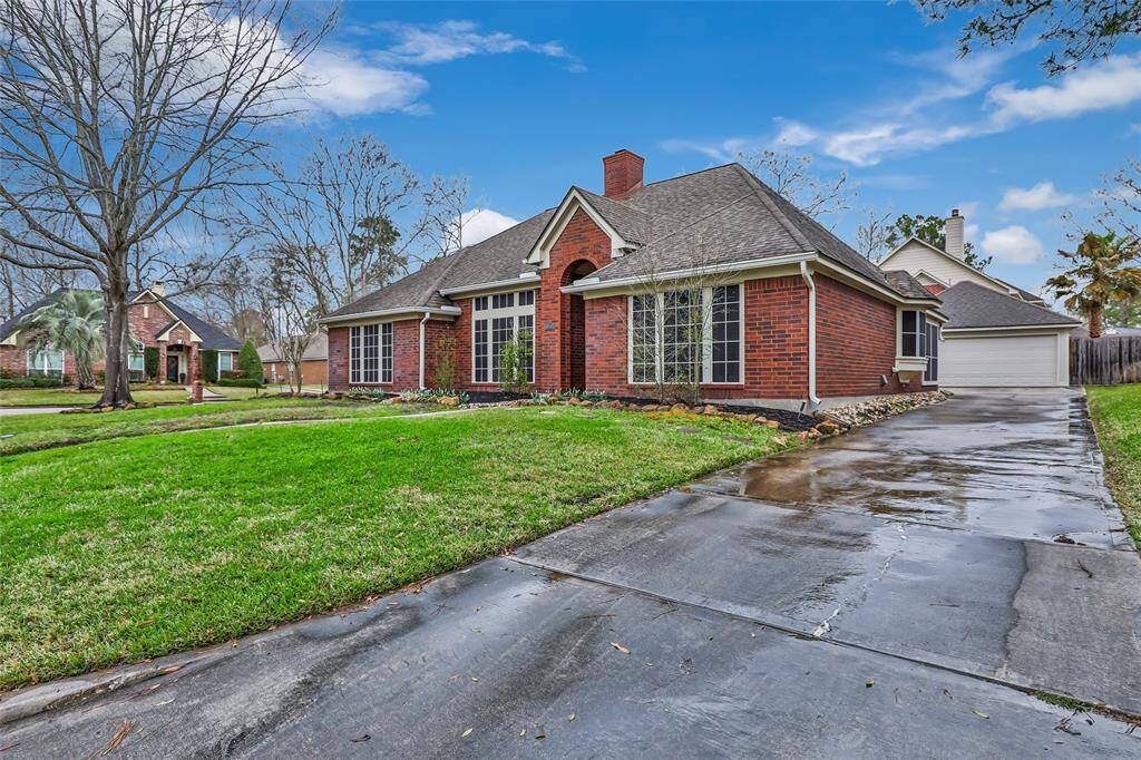 Large CORNER lot on a cul-de-sac street!