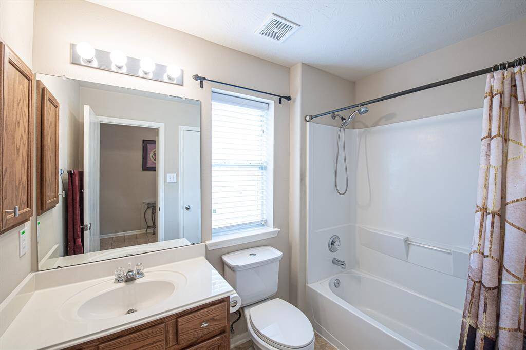 Secondary full bath