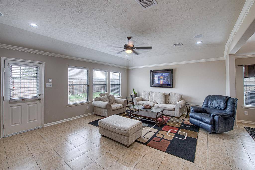The home and pol are perfect for gatherings or entertaining
