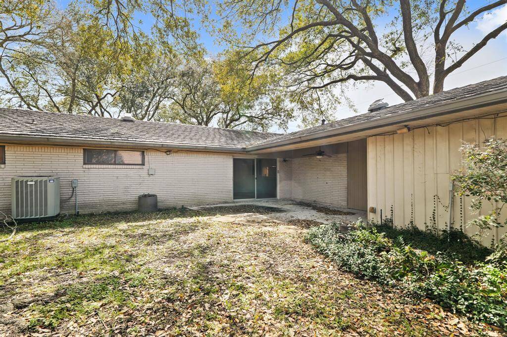 This never flooded home is ready for its new owner.