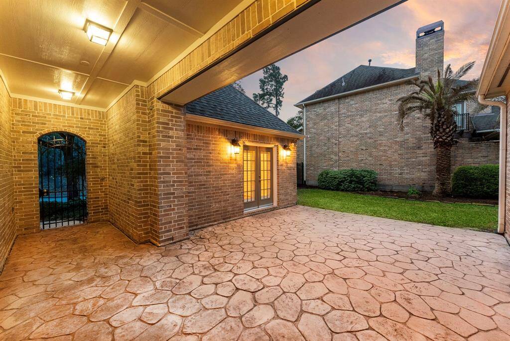 This versatile covered breezeway seamlessly connects the main home to the casita, featuring an outdoor patio ideal for additional seating and dining, perfect for enjoying the outdoors in comfort.