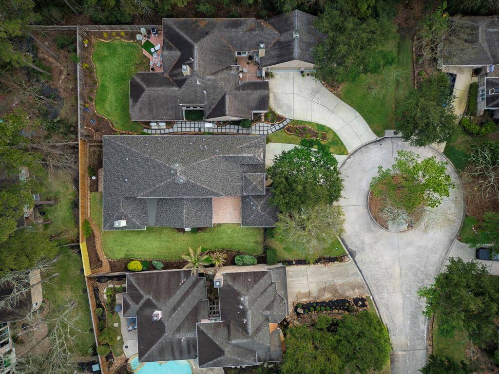 Beautiful aerial perspective highlights 6 Dresden Place’s expansive backyard and meticulously landscaped with mature greenery.