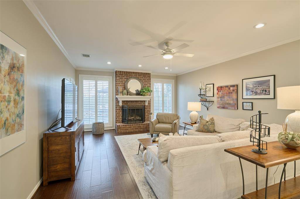 Living room with door to the pool