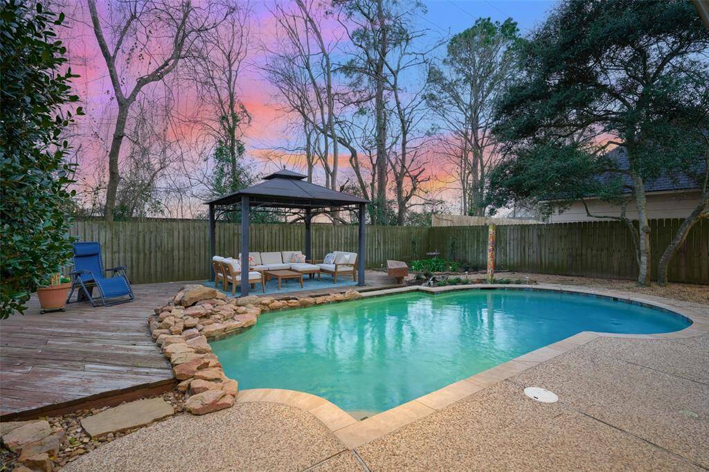 Private pool and deck area