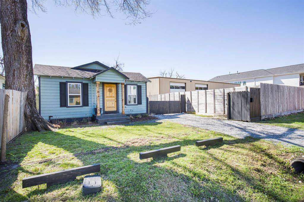 Side driveway and gate