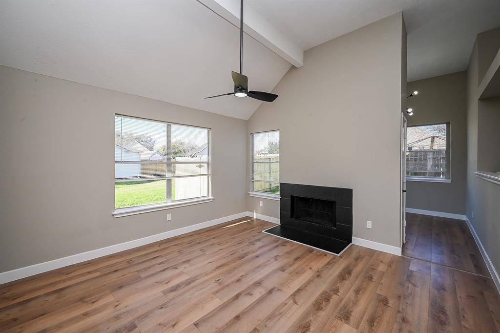 Imagine the possibilities for creating your ideal dining experience in this versatile space.