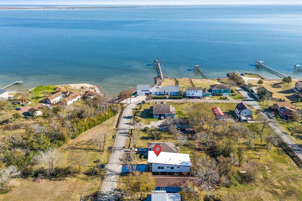 Welcome to 732 S Blackwell St. Enjoy easy access to Sylvan Beach, just a short walk away.