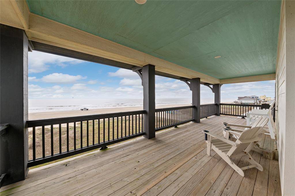 Relax and unwind on one of the two expansive wraparound decks, offering breathtaking beach views. Whether you're enjoying the sound of the waves or watching the sunset, these decks provide the perfect spot to take it all in.
