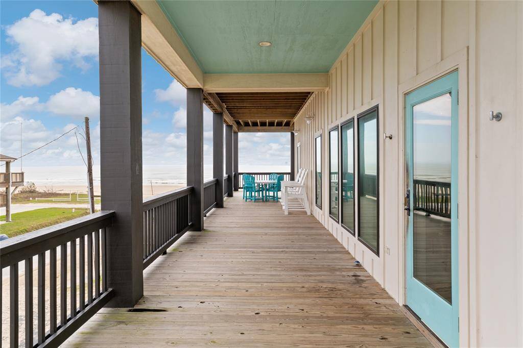 Perfect for meals or games outside, the wraparound decks offer ample space for outdoor dining and entertaining. Enjoy fresh coastal air while gathering with family and friends in this serene, open-air setting.