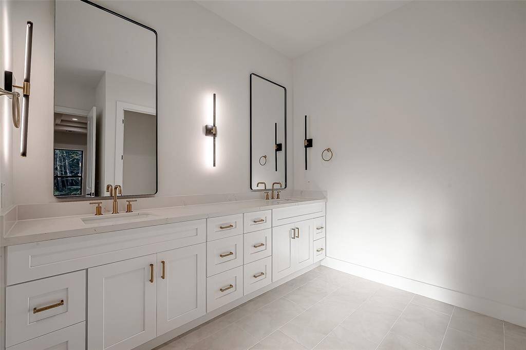 Double sinks with sleek fixtures