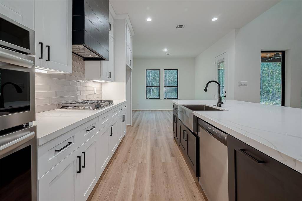 The gas cooktop will make cooking a breeze!