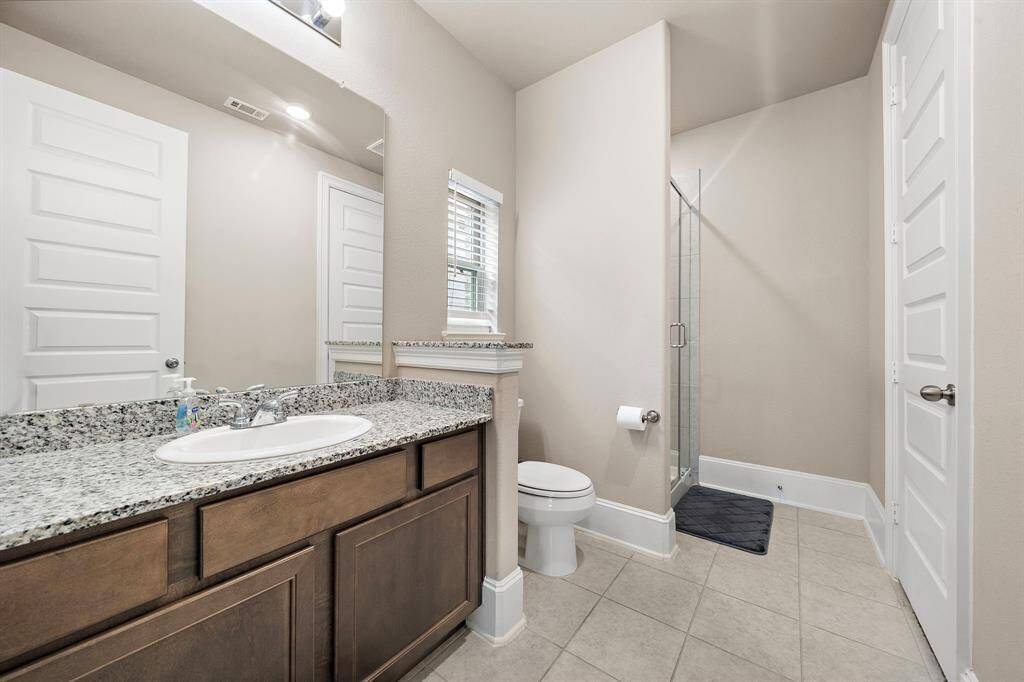 Ensuite full bathroom located  level 1