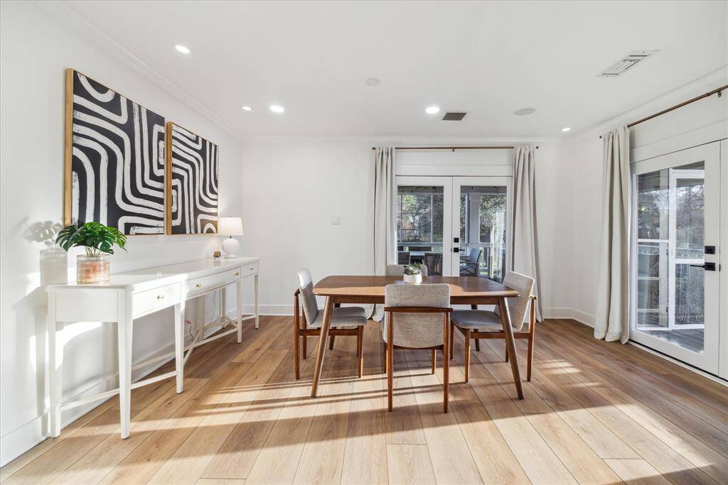 Indoor & outdoor entertainment at it's finest! The dining area offers seamless access + stunning views of the pool/your private backyard