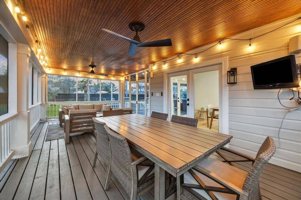 Do you prefer your porch screened-in or not screened? Here you can have both