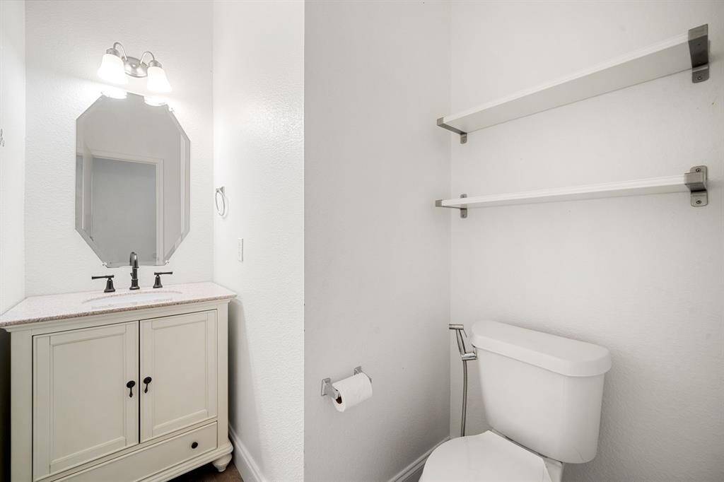 Powder Room 1st Floor
