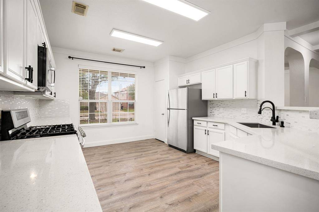 Oversized Kitchen perfect for those that enjoy cooking