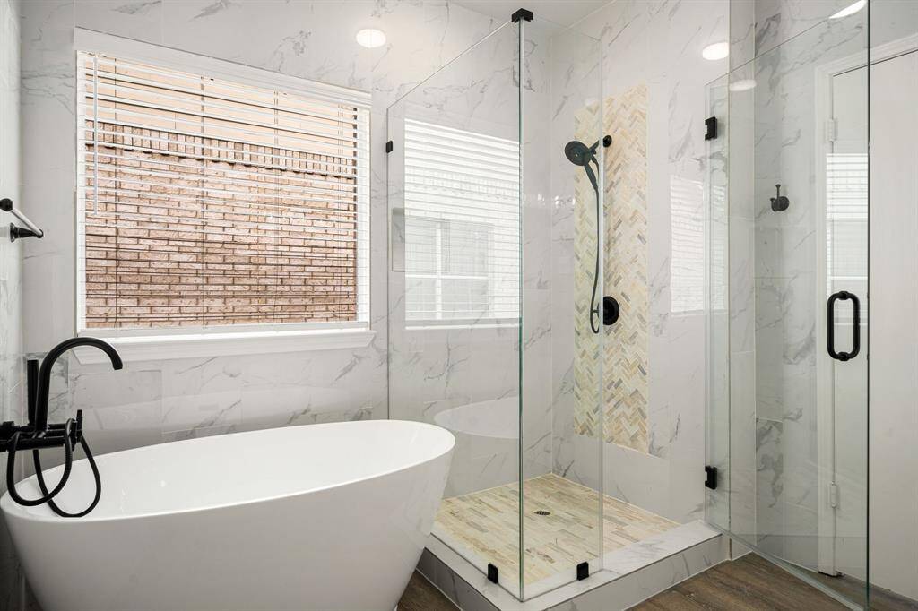 Primary Bathroom Tub & Shower