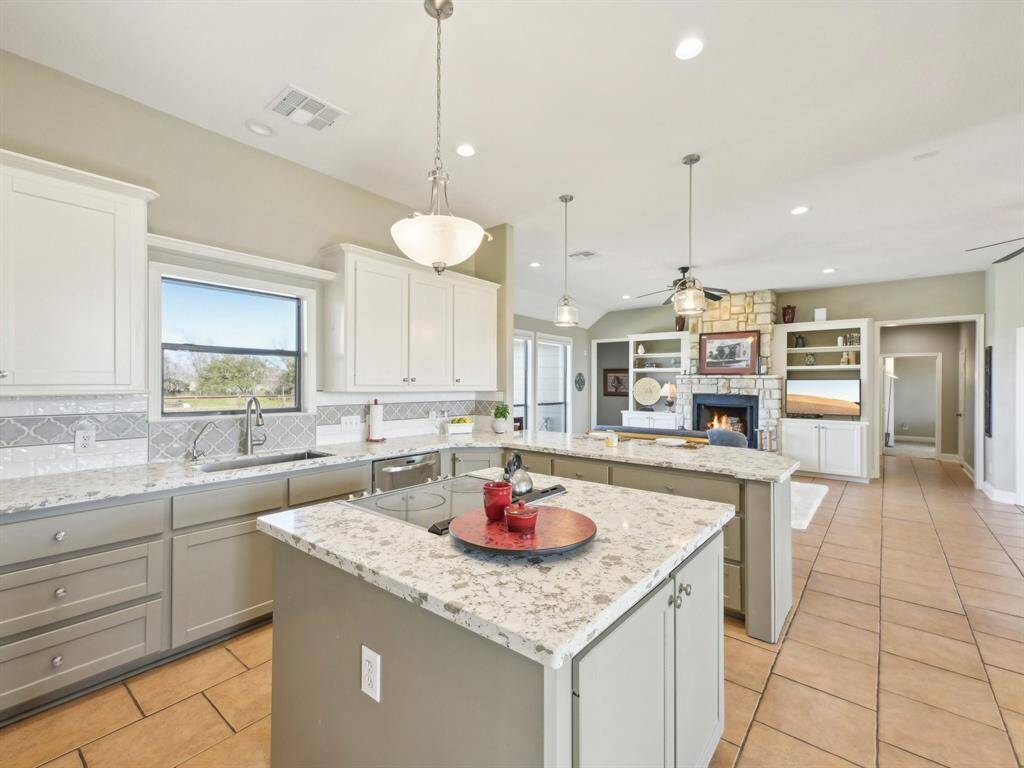 This Kitchen has no shortage of cabinetry, but it also has drawers for all your storage needs.