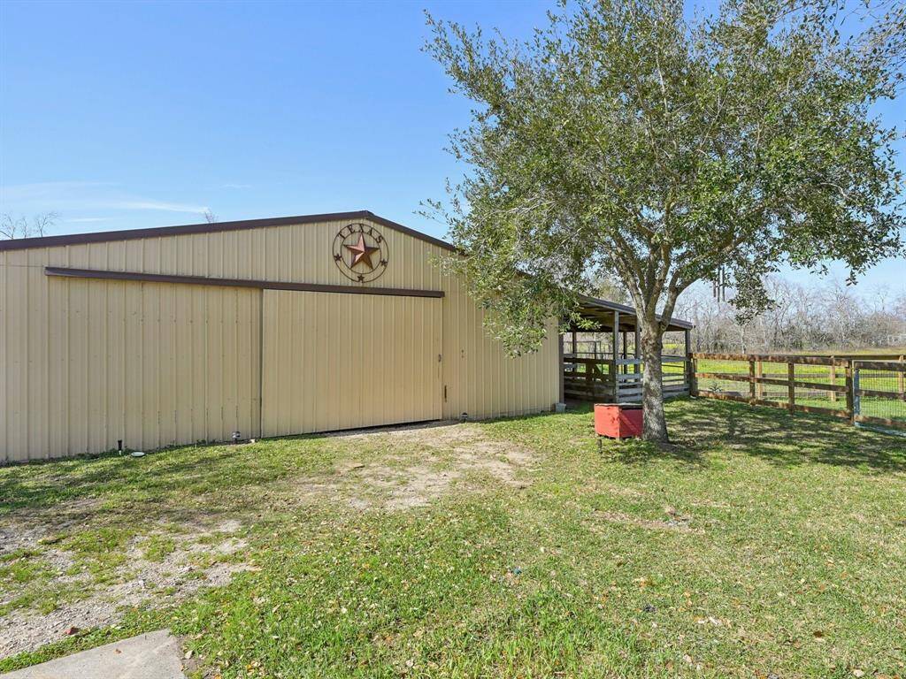 The 40x60 pole barn has 3-4 stalls and an adjacent chicken coop.