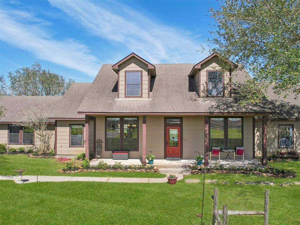 Take a look at that gorgeous leaded glass door, complete with a Texas star of course!
