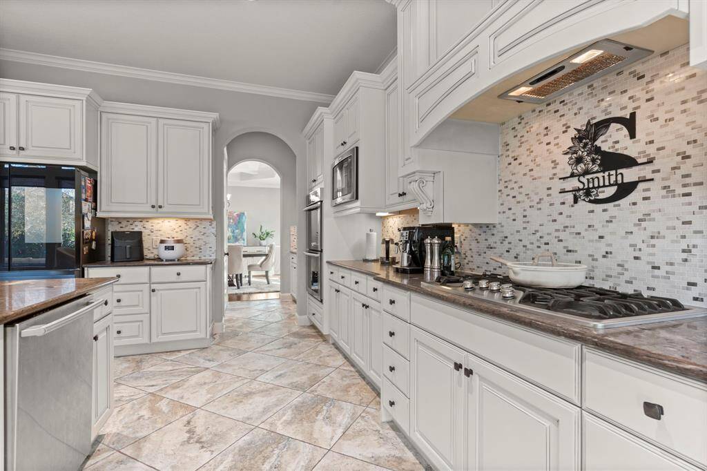 Gas cooktop, bulit in double electric oven, built in microwave, and ample cabinetry for all your cooking needs.