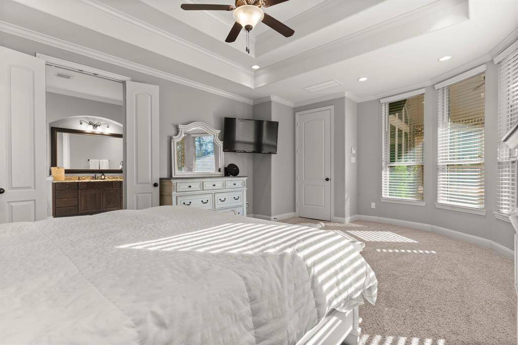 Ensuite bath to the left.