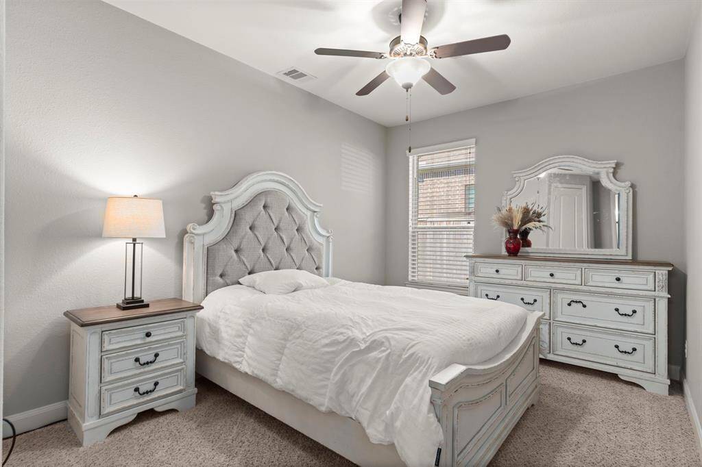 Secondary bedroom located on the 1st floor, perfect for guests.
