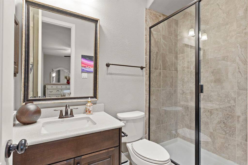 Full Secondary bathroom with tub/shower combo.