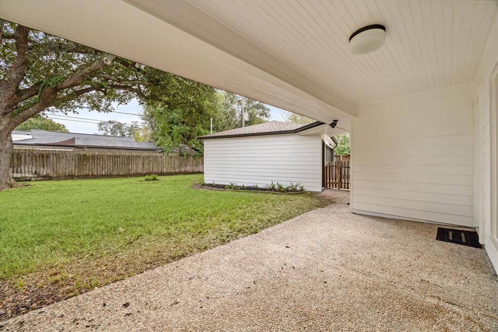 DETACHED GARAGE WITH FRESH EXTERNAL PAINT.
