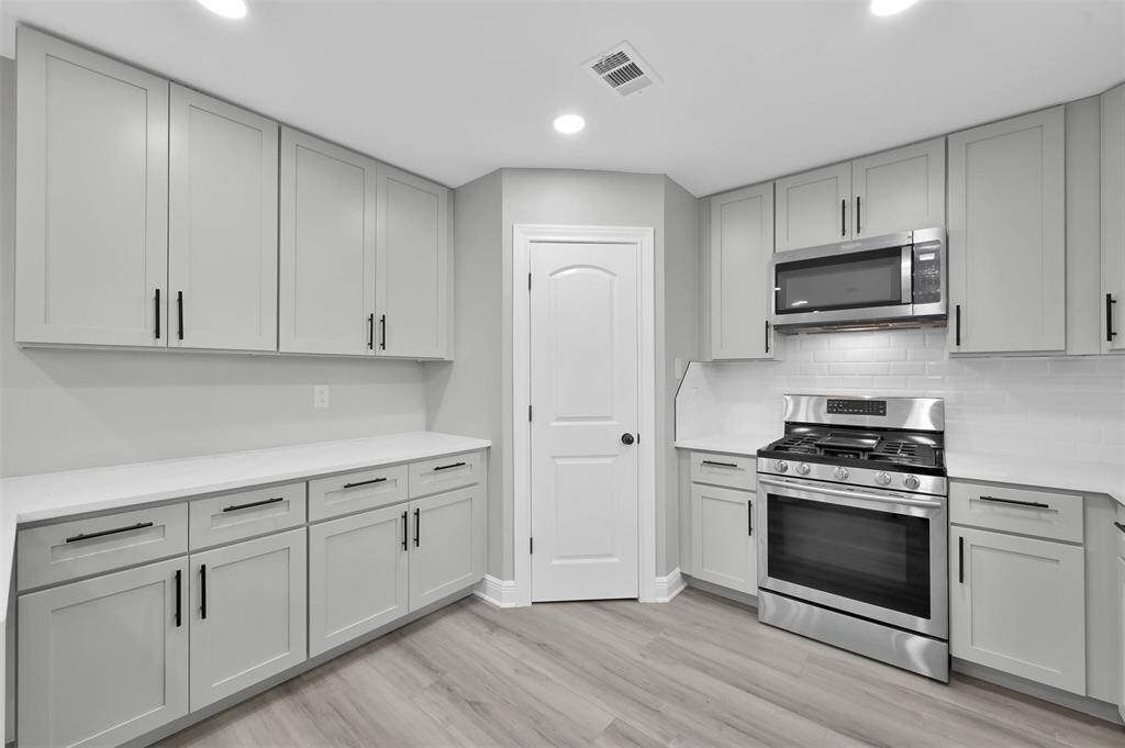 With a great sized pantry and cabinets all around, you'll have plenty of space for all your kitchen storage needs.