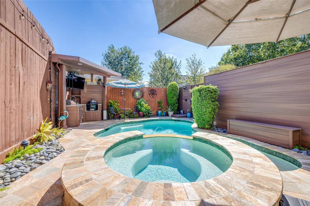 Heated salt water pool - use it all year round with family & friends. Pentair controls multi colored lights & temperature - beautiful at night!