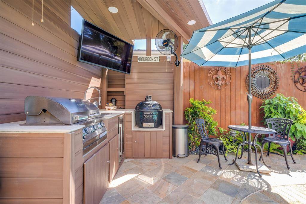 2024 Outdoor kitchen with BBQ, beverage outdoor Ca'Lefort Beverage refrigerator, sink, storage - Outdoor TV and Primo are excluded from the sale