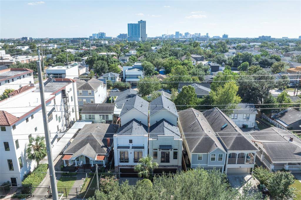 Short commute to Medical Center, lots of fabulous shops & restaurants within walking distance, new roof 2024, outside recently repainted