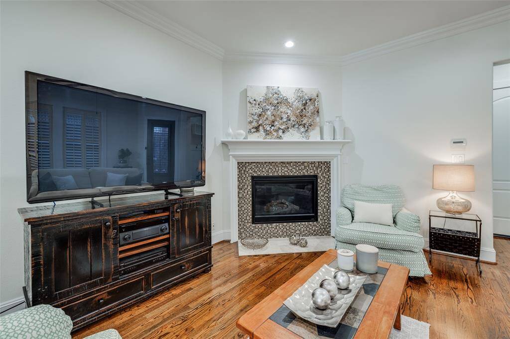 Beautiful large open plan Living Room with corner gas fire, high ceiling, new LED lighting